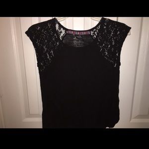 Black rue21 T-shirt